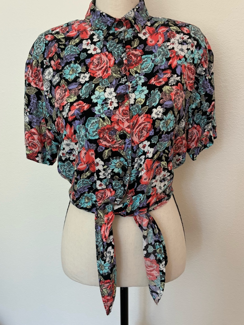 Vintage 90s Byer California Floral Cropped Tie Button Down Shirt